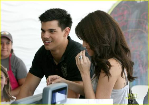 photo 6 in Taylor Lautner gallery [id299356] 2010-09-24 00:00:00