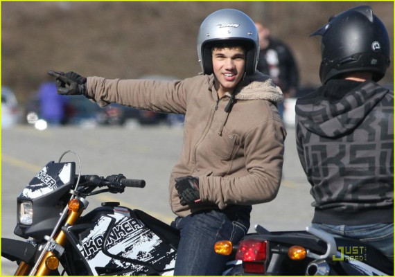 photo 22 in Taylor Lautner gallery [id300867] 2010-09-30 00:00:00