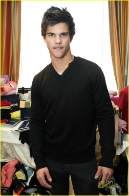 Taylor Lautner pic #296954