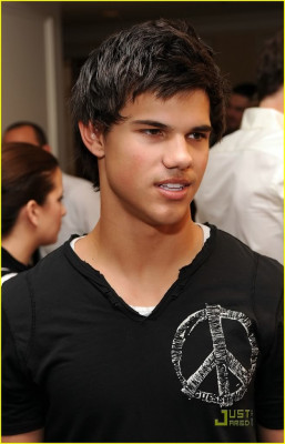 Taylor Lautner pic #296950