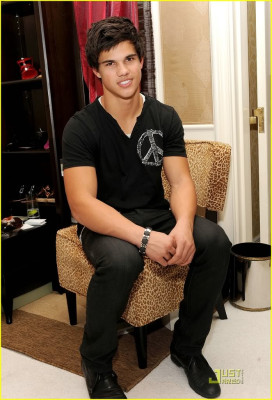 Taylor Lautner pic #296944