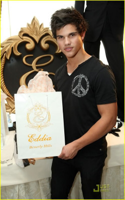 Taylor Lautner pic #296940