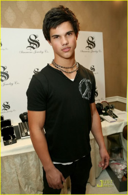 Taylor Lautner pic #296939