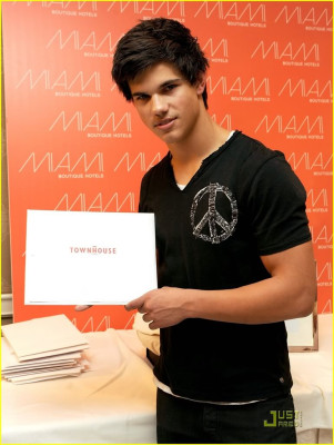 Taylor Lautner pic #296946