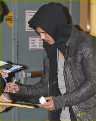 photo 17 in Taylor Lautner gallery [id300900] 2010-09-30 00:00:00