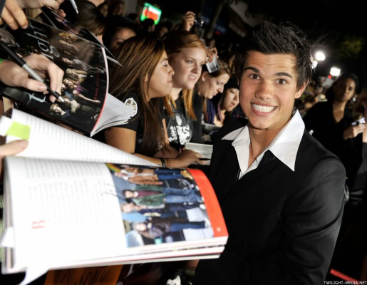 photo 8 in Taylor Lautner gallery [id296325] 2010-09-15 00:00:00