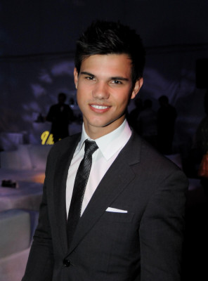 photo 29 in Taylor Lautner gallery [id289737] 2010-08-26 00:00:00