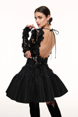 Taylor Hill - Oscar De La Renta Fall 2022
