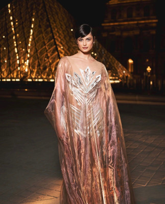 Taylor Hill at Le Grand Dinner Du Louvre Paris March 2025