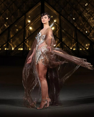 Taylor Hill at Le Grand Dinner Du Louvre Paris March 2025
