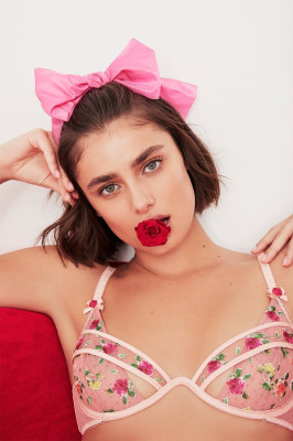 Taylor Hill - &#039;For Love and Lemons x Victoria&#039;s Secret&#039; // Spring &#039;21