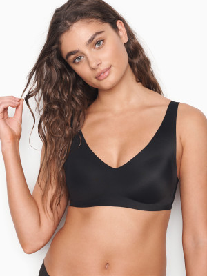 Taylor Hill - Victoria&#039;s Secret // December 2019