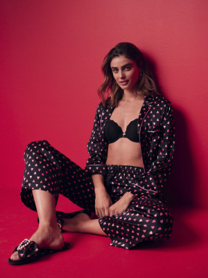 Taylor Hill - Victoria Secret Valentines Day (2022)