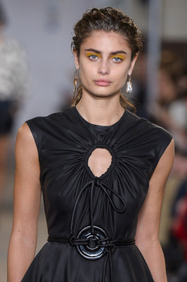 Taylor Hill - Sportmax Spring/Summer 2018 Fashion Show in Milan