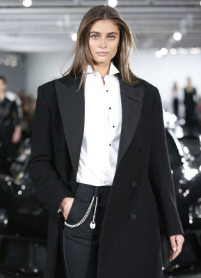 Taylor Hill - Ralph Lauren Fall/Winter 2017 Fashion Show in New York