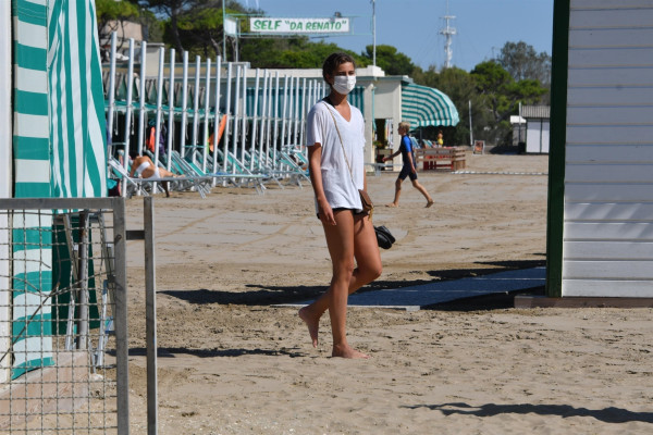 Taylor Hill at the beach during the 77th Venice Film Festival | 03.09.2020