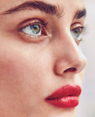 Taylor Hill - Elle US