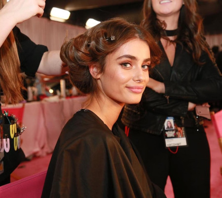 Taylor Marie Hill – Victoria’s Secret Fashion Show Backstage 2018