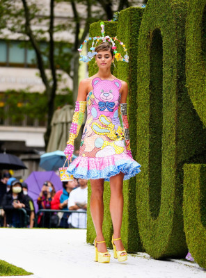 Taylor Hill - Moschino S/S 2022 Runway Show at NYFW 09/09/2021
