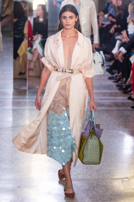 Taylor Hill - Bottega Veneta Spring/Summer 2018 Fashion Show in Milan