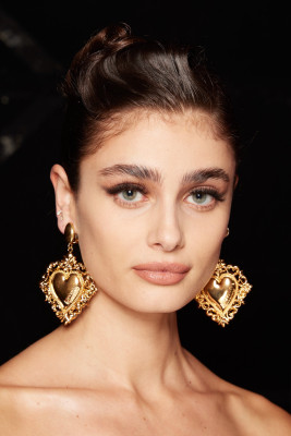 Taylor Hill - 2022 Moschino Fashion Show (Backstage) in Milan 02/25/2022