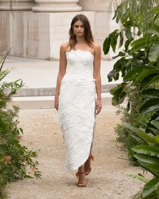 Taylor Hill - Zimmermann Fashion Show in Paris 10/03/2022