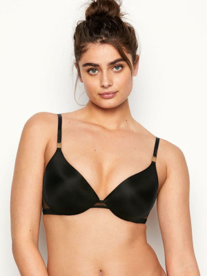TAYLOR HILL for Victoria’s Secret, July 2020