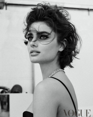 Taylor Hill – Vogue Mexico March 2021 Photos