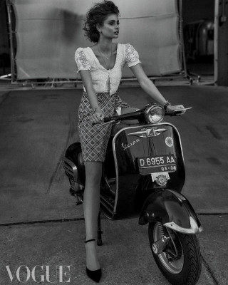 Taylor Hill – Vogue Mexico March 2021 Photos