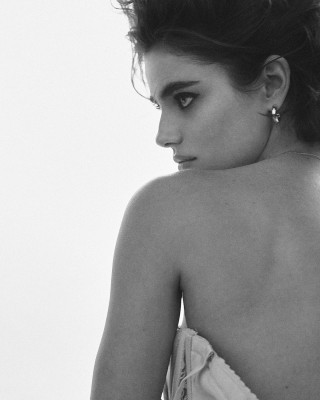 Taylor Hill – Vogue Mexico March 2021 Photos