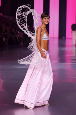 Taylor Hill – Runway at Victoria’s Secret Fashion Show 2024