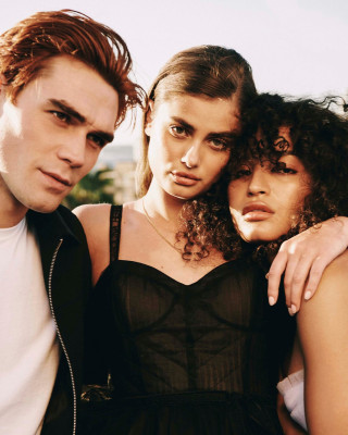 Taylor Hill for Carolina Herera 212