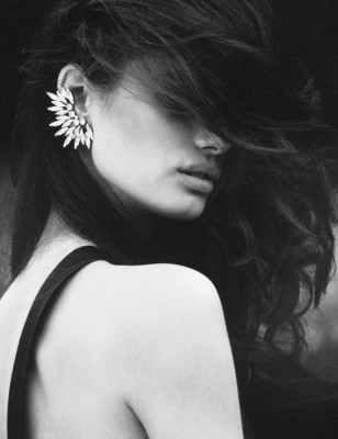 Taylor Hill - Vogue Paris