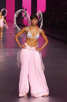 Taylor Hill for Victorias secret Fashion Show 2024
