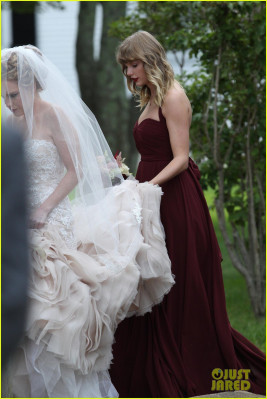 Taylor Swift at Abigails wedding in Marthas Vineyard, Massachusetts 09/02/2017