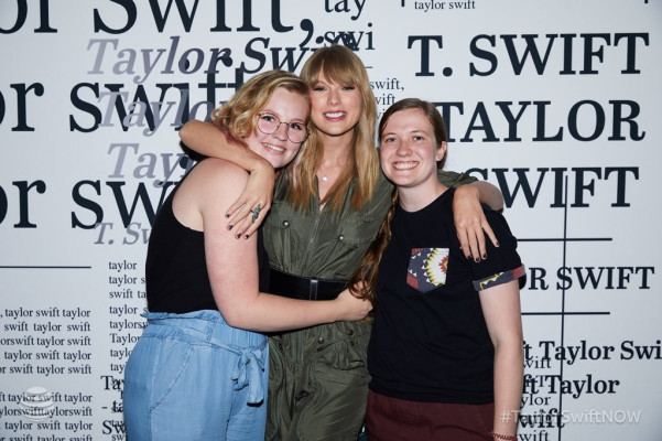 Taylor Swift - AT&amp;T in Chicago June 2018