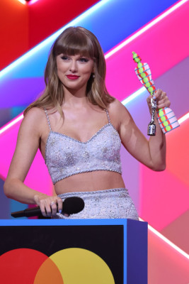Taylor Swift - Brit Awards in London 05/11/2021