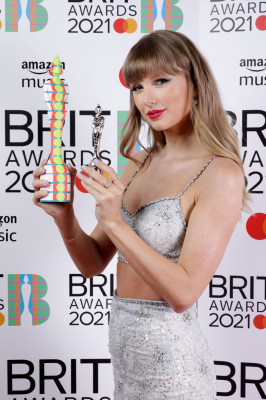 Taylor Swift - Brit Awards in London 05/11/2021
