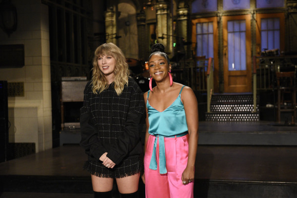 Taylor Swift at SNL 11/11/2017