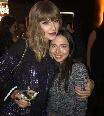 Taylor Swift at SNL 11/11/2017