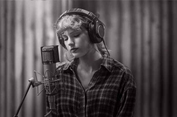 Taylor Swift - Studio Session on Dysney+ (2020)