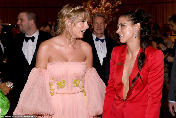 photo 24 in Taylor Swift gallery [id1162775] 2019-04-29 00:00:00
