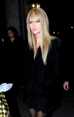 photo 6 in Taylor Swift gallery [id233187] 2010-01-14 00:00:00