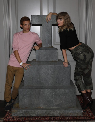 Taylor Swift – Social Media