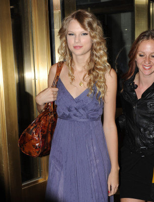 photo 9 in Taylor Swift gallery [id203339] 2009-11-07 00:00:00