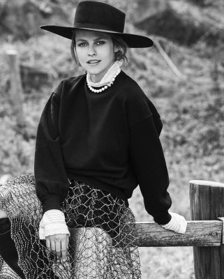 Teresa Palmer - Captain & The Gypsy Kid May 2018
