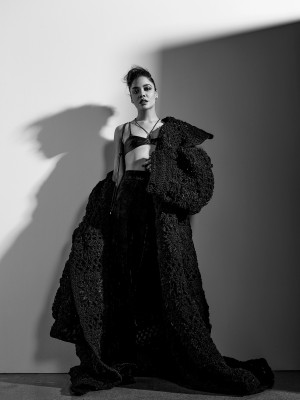 Tessa Thompson-«EBONY» 2021-22.