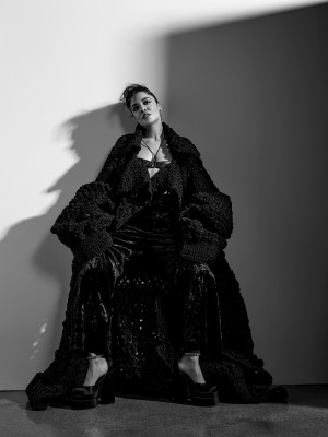 Tessa Thompson-«EBONY» 2021-22.