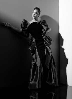 Tessa Thompson-«EBONY» 2021-22.