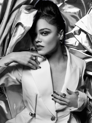 Tessa Thompson-«EBONY» 2021-22.